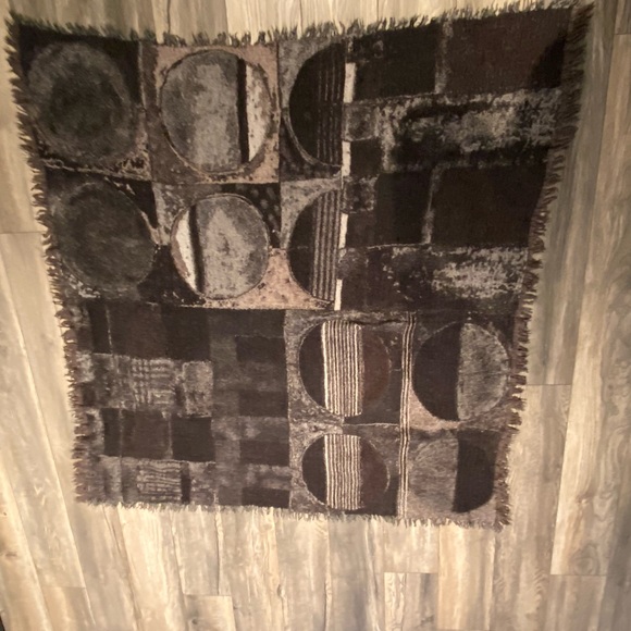 Aritzia Blanket Scarf - Picture 4 of 5